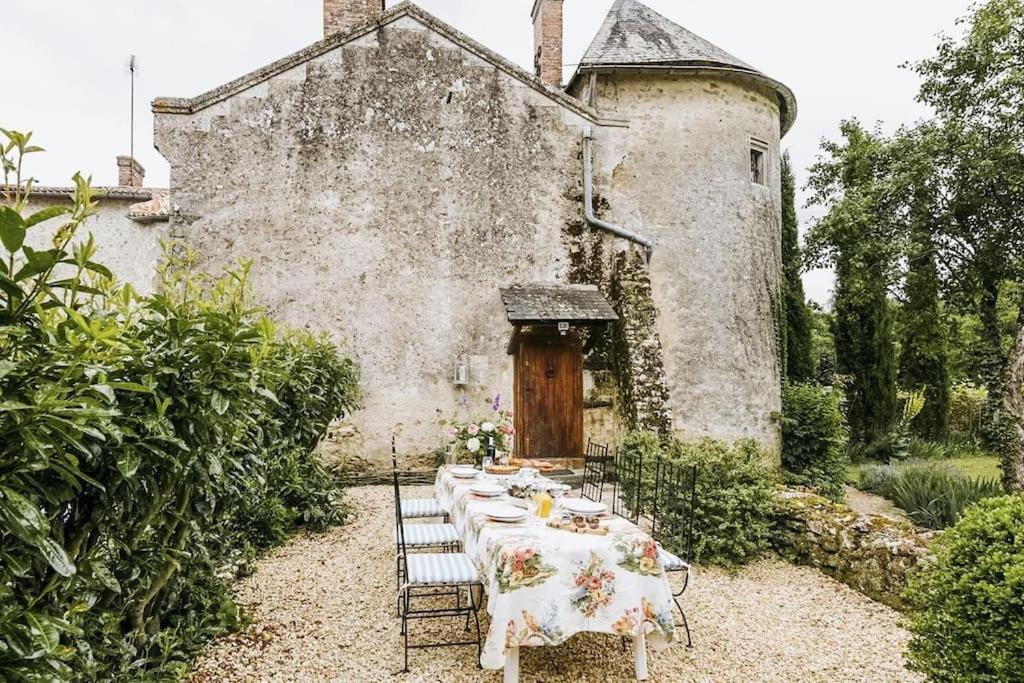 14Th Century Priory In Pressigny Bed & Breakfast Pressigny  Exterior photo