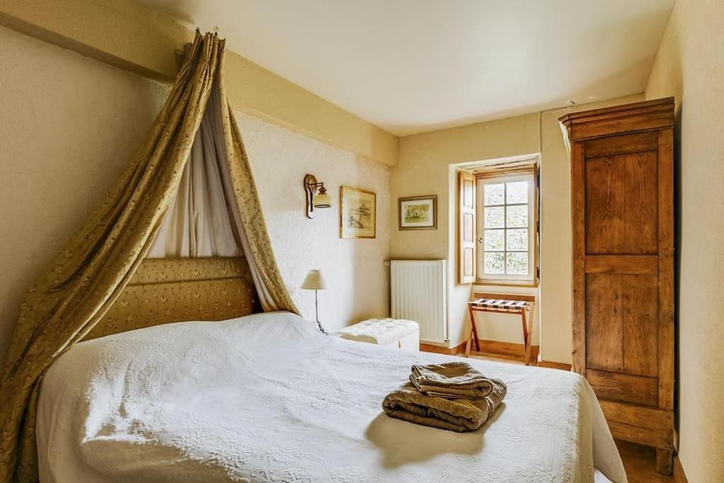 14Th Century Priory In Pressigny Bed & Breakfast Pressigny  Exterior photo