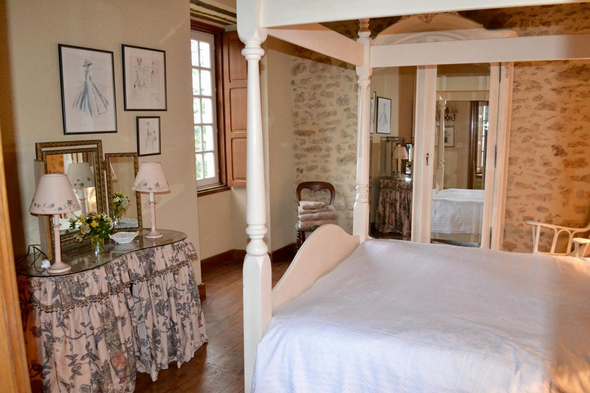 14Th Century Priory In Pressigny Bed & Breakfast Pressigny  Exterior photo